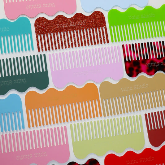 Large Wavy Comb, Golden Tan